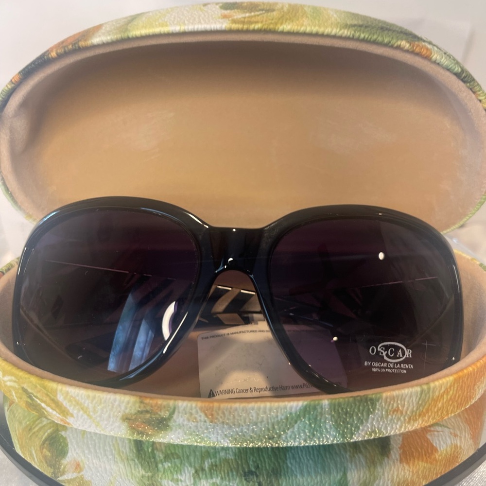 Oscar de la Renta Black Sunglasses NWT with Zebra 🦓 Print Stripes. COA & Case.